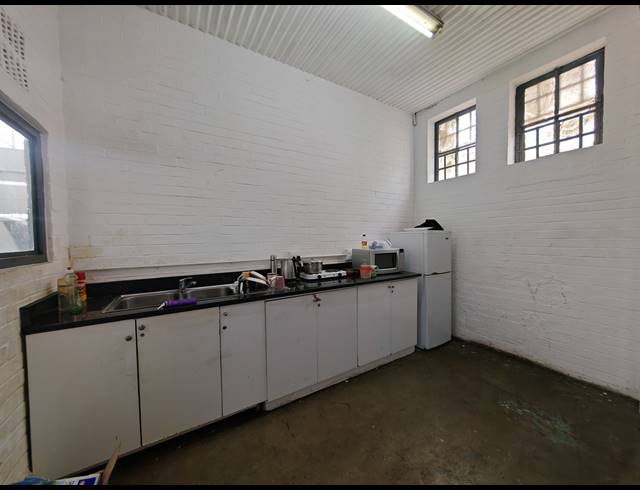 1,029M² WAREHOUSE FOR SALE IN SELBY